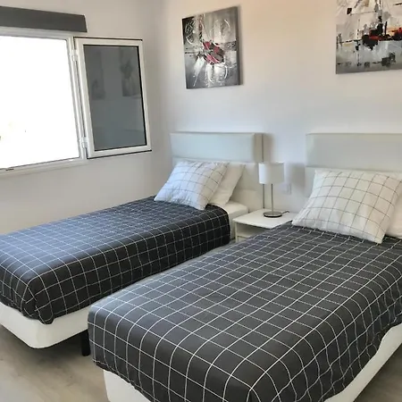 Beautiful 2 Bed Apt Atlantic View First Floor With Air Con & Free Wifi Apt 17a Apartmán *