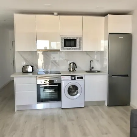 Beautiful 2 Bed Apt Atlantic View First Floor With Air Con & Free Wifi Apt 17a