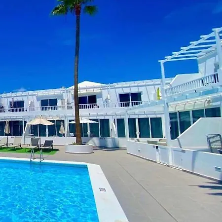 Beautiful 2 Bed Apt Atlantic View First Floor With Air Con & Free Wifi Apt 17a Апартаменты *